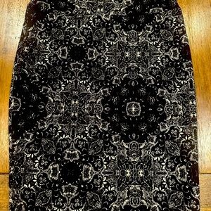 Lularoe Cassie Pencil Skirt size S (6-8)
Elegant Black and White Patterned Skirt